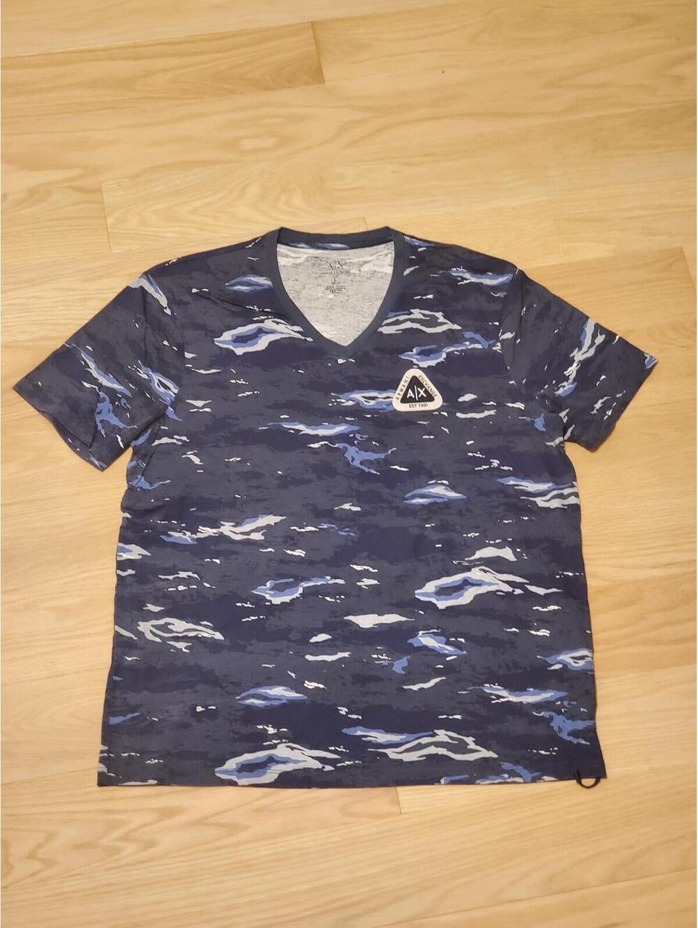 Armani Exchange Men's Blue Camouflage V-Neck T-Shirt L